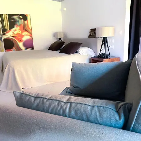 Caeaclaveles Hotel 4*